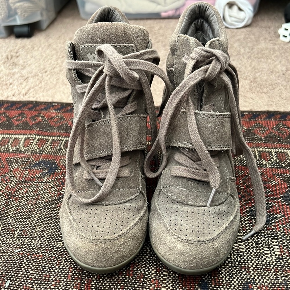 Gray sneaker with heel SZ 35